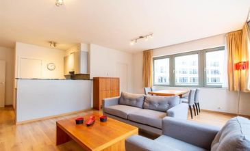 Proche place Du Luxembourg / Appartement meublé et équipé de 2 chambres avec terrasse
