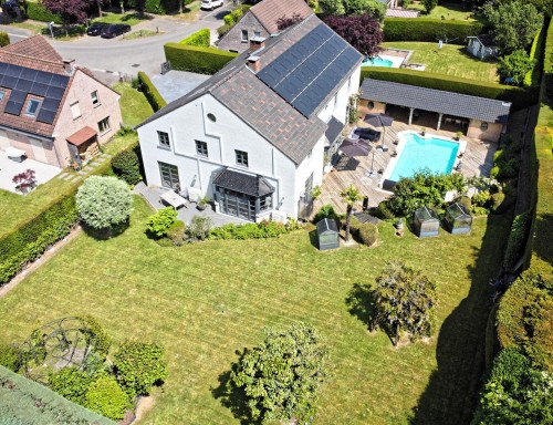 Magnifique villa (+-700m²) - 8 chambres s/terrain 13 ares – piscine - garages