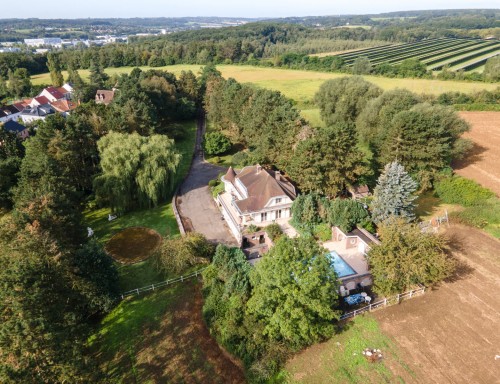 Villa et propriété exceptionnelle (1Hectare 15 ares) - A rénover