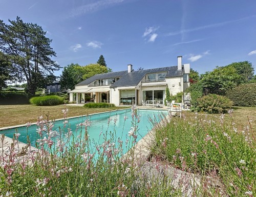 Villa de charme 5 chambres avec piscine et terrain de tennis – Environnement résidentiel