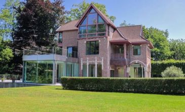 Villa d’exception de +- 892m² avec piscine / Parc du Wolvendael.