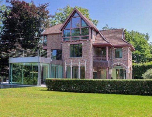 Villa d’exception de +- 892m² avec piscine / Parc du Wolvendael.