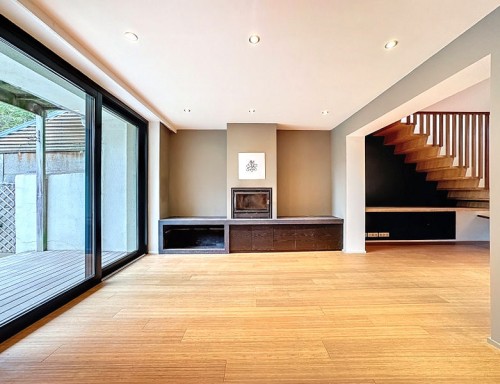 Maison rénovée (+-196m²) - 3 chambres avec terrasse et jardin.