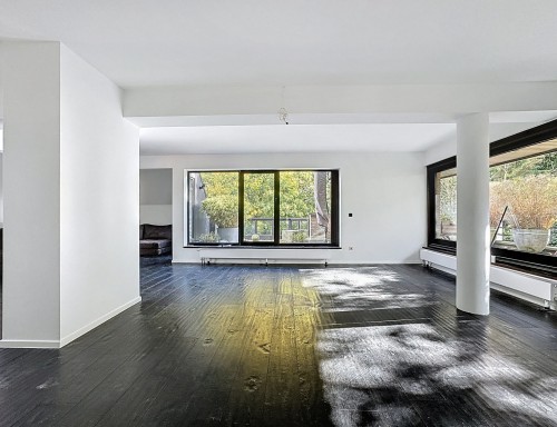 Architecturally atypical apartment (167m²) / Opposite Bois de la Cambre.