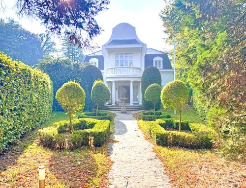 Villa de caractère de 364 m² - 4 chr & Jardin arboré de 750 m²